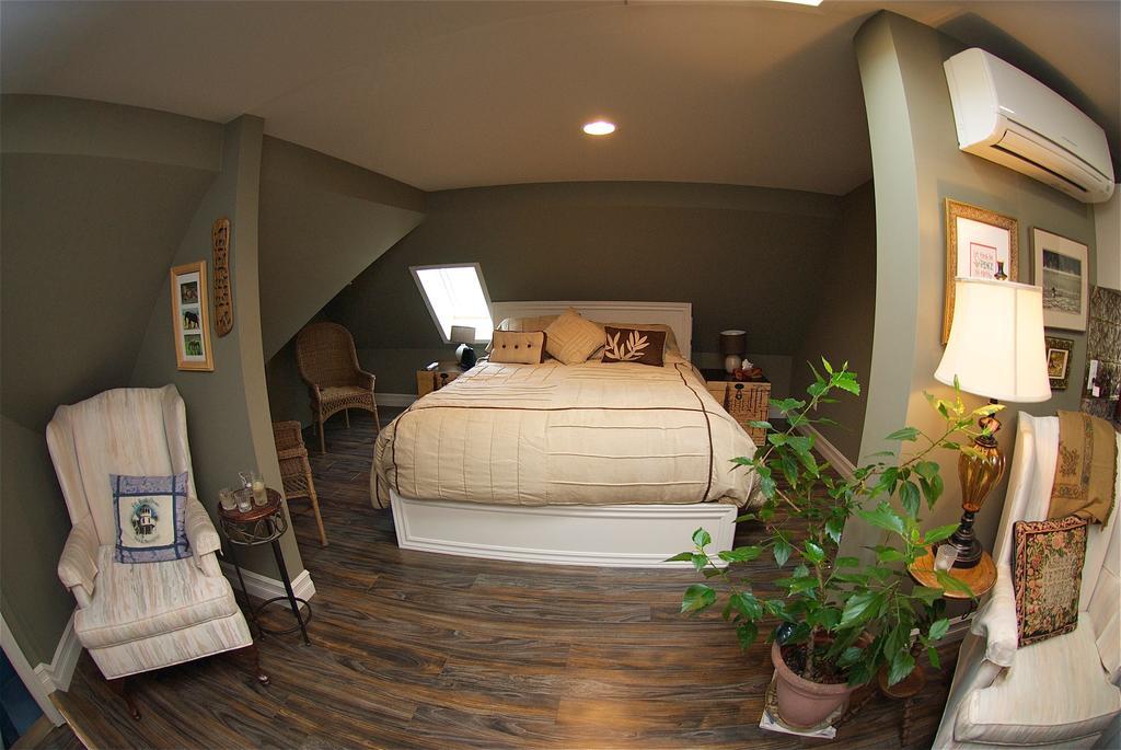 Bondy House Bed & Breakfast Amherstburg Exterior photo