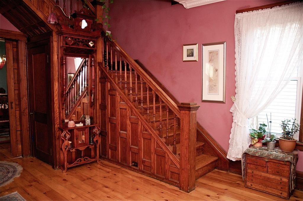 Bondy House Bed & Breakfast Amherstburg Exterior photo