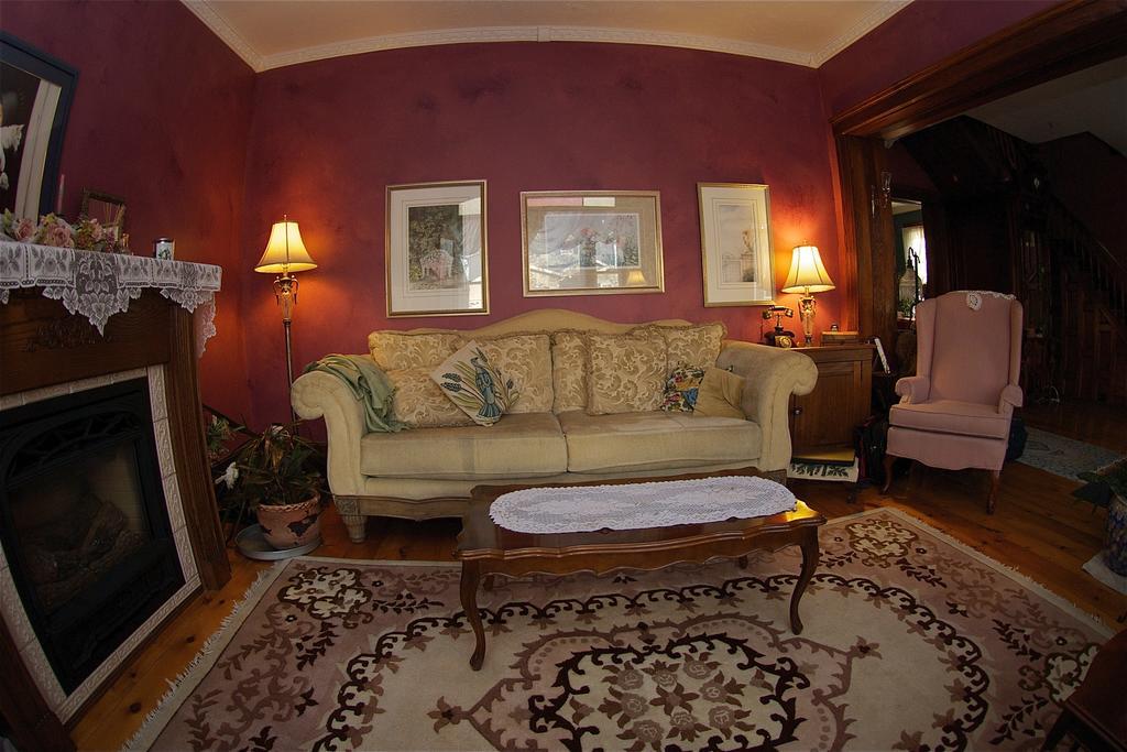 Bondy House Bed & Breakfast Amherstburg Exterior photo